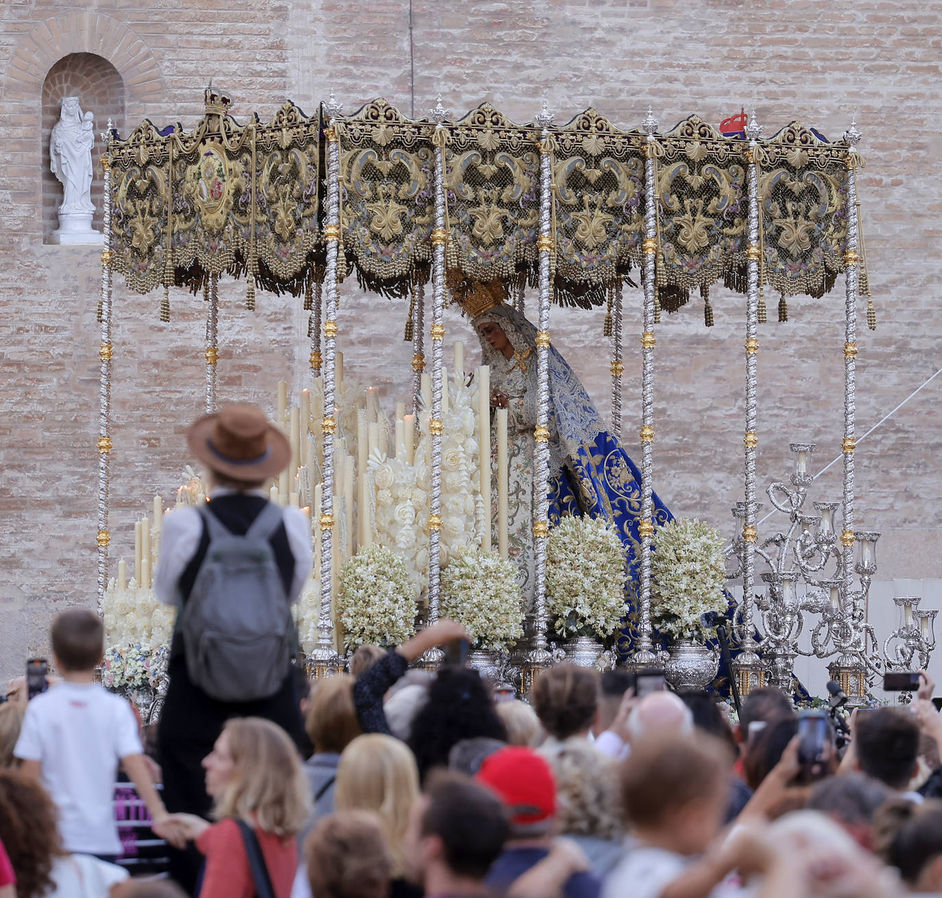 La Virgen de las Angustias se traslada a la Catedral para presidir una misa flamenca
