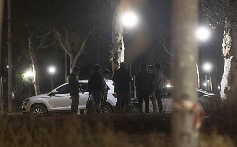 Imagen principal - Sevilla se blinda contra el botellón de cara a la noche «más peligrosa del año»