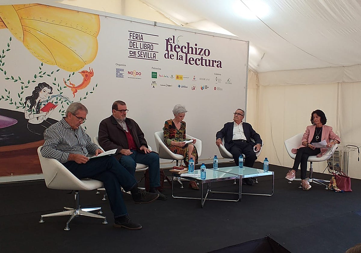 Manuel Pedraz, José Rodríguez de la Borbolla, Rosa Díaz, Rogelio Reyes y Mercedes de Pablos, este lunes en el homenaje a Francisco Vélez Nieto