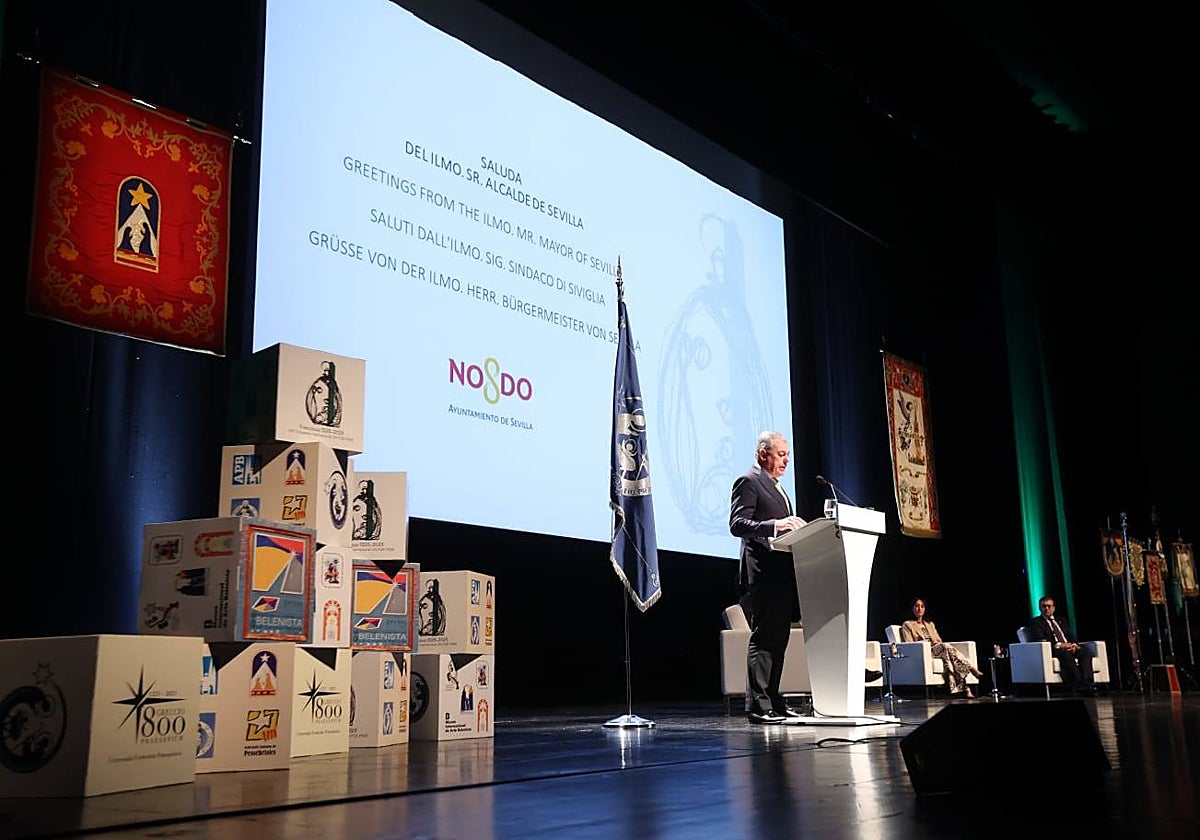 El alcalde de Sevilla, José Luis Sanz, inaugura el congreso internacional de belenismo en Fibes