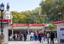 El temporal de viento obligar a cerrar la Feria del Libro de Sevilla