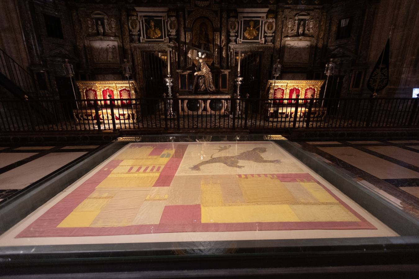 Alguno de los momentos de la inauguración de la exposición 'San Fernando, el que más teme a Dios' en la Catedral