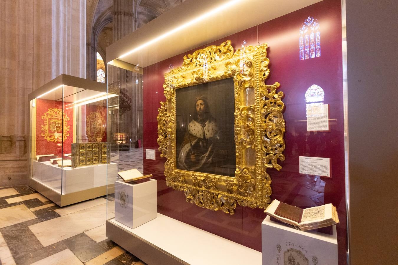 Alguno de los momentos de la inauguración de la exposición 'San Fernando, el que más teme a Dios' en la Catedral