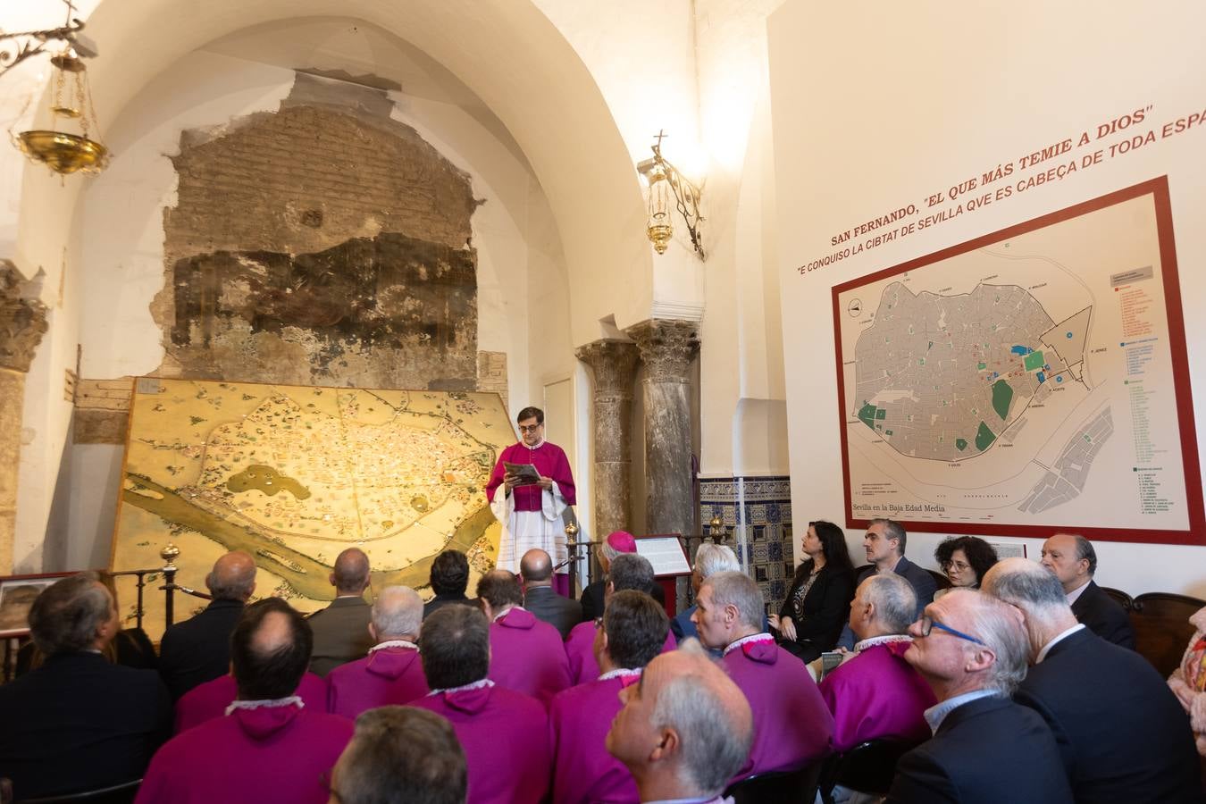 Alguno de los momentos de la inauguración de la exposición 'San Fernando, el que más teme a Dios' en la Catedral