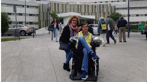 Juan Antonio el pasado martes junto a su madre, su ángel de la guarda desde que nació