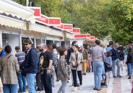La Feria del Libro de Sevilla ha contado con 15.000 visitantes en sus 136 actividades y las ventas han subido levemente