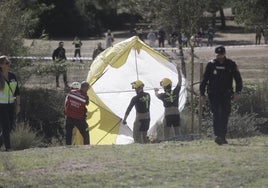 La familia del joven José Antonio Hernández hallado muerto en el Tamarguillo recibe la autopsia y lo enterrará este jueves