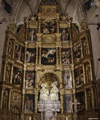 Imagen secundaria 2 - Patio de los Naranjos de la Catedral de Sevilla. Parroquia de Omnium Sanctorum en la calle Feria. Altar mayor de la parroquia de Santa Ana