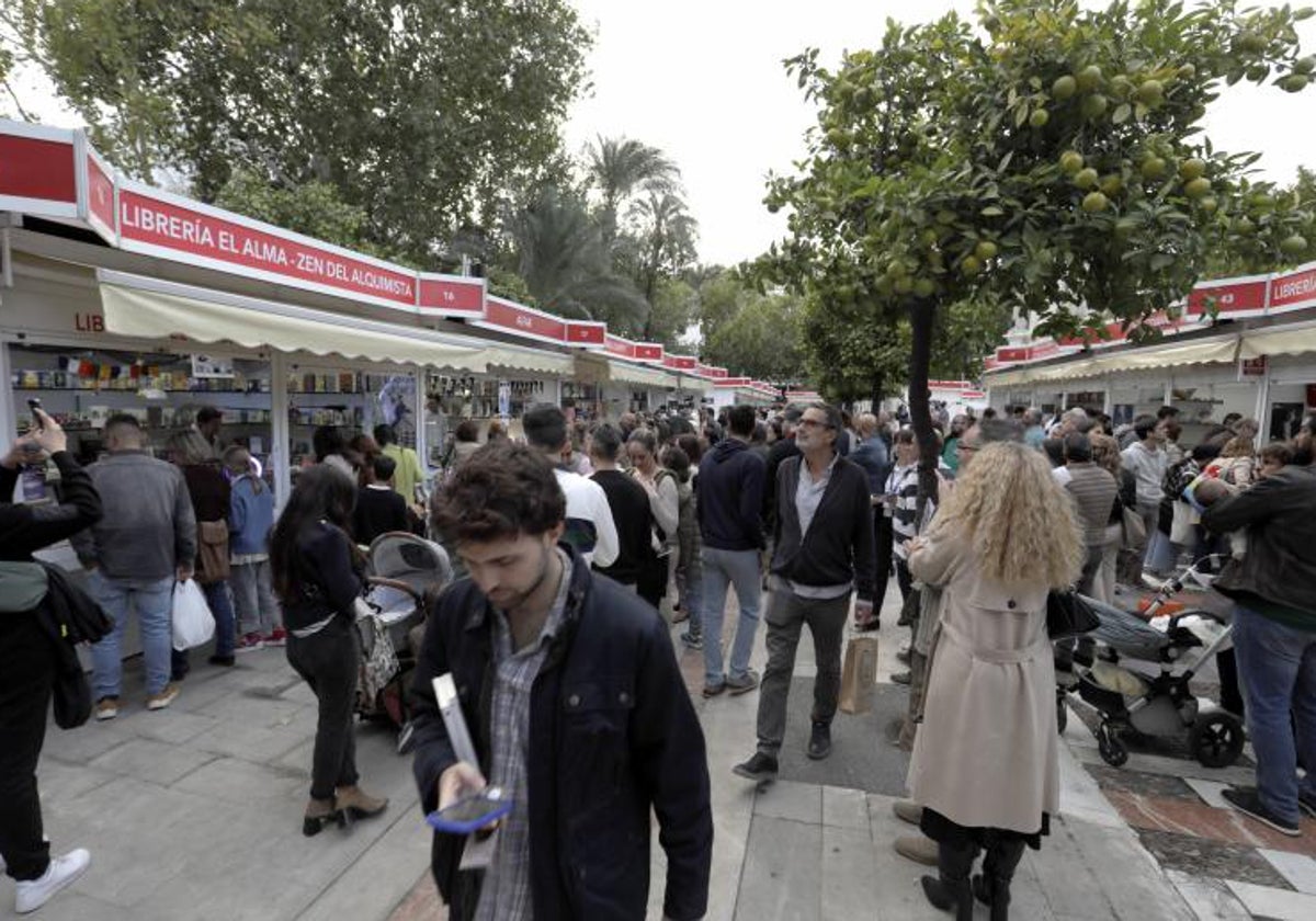 La Feria del Libro de Sevilla ha contado con numeroso público en la edición que acaba de terminar