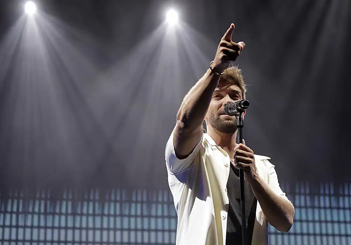 Pablo Alborán, durante su concierto de septiembre en Sevilla, en la Plaza de Todos de la Maestranza