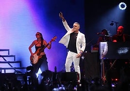 Alejandro Sanz aterriza en los Grammy latinos con una gran fiesta en Sevilla