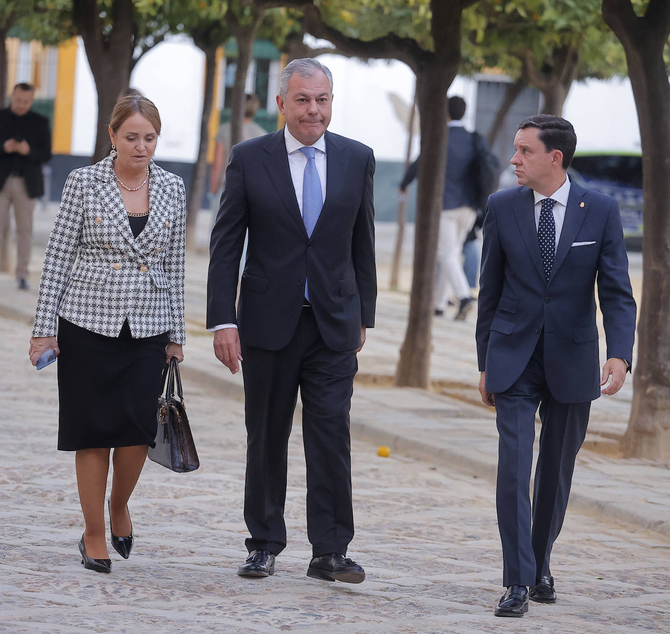 El alcalde de Sevilla asiste a la recepción de los artistas nominados a los Grammy Latinos en el Real Alcázar de Sevilla