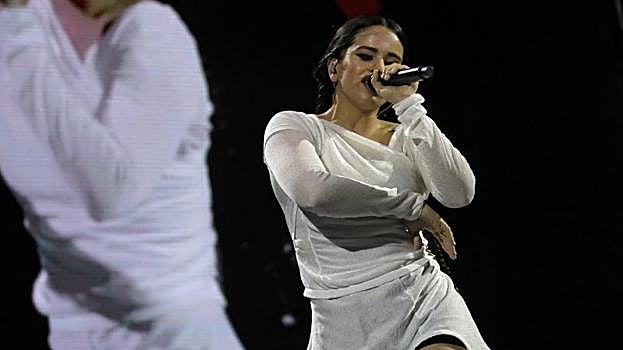 La cantante Rosalía en su último concierto en Sevilla