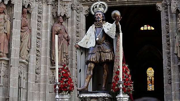 Escultura del Rey San Fernando que procesiona en el Corpus