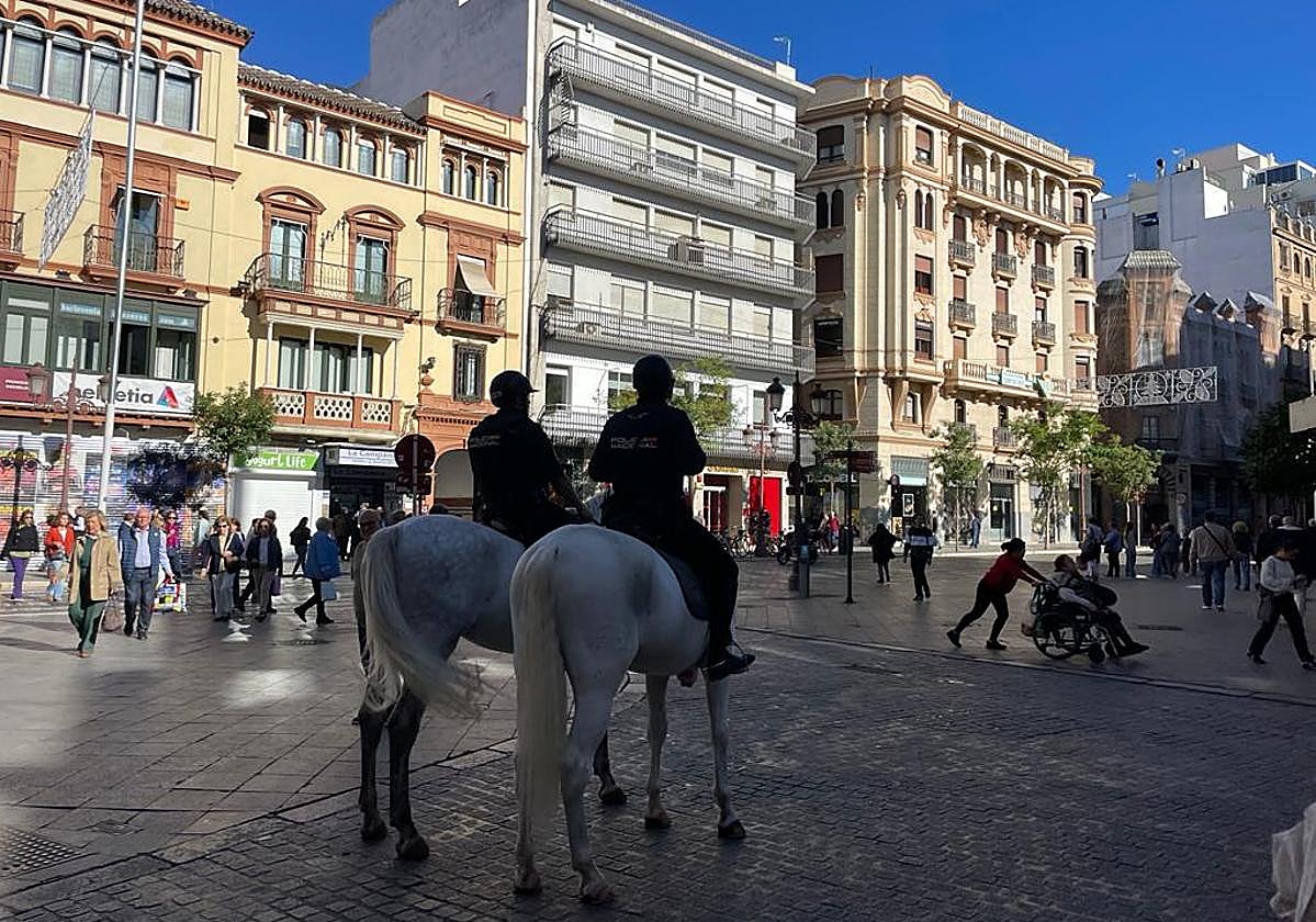 Policía montada en la Campana