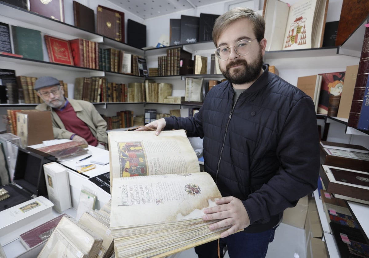 Facsímil del Beato de Liébana en la librería Isla Negra