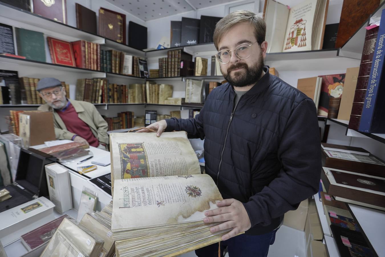 La feria del libro antiguo, en imágenes, en la Plaza Nueva de Sevilla