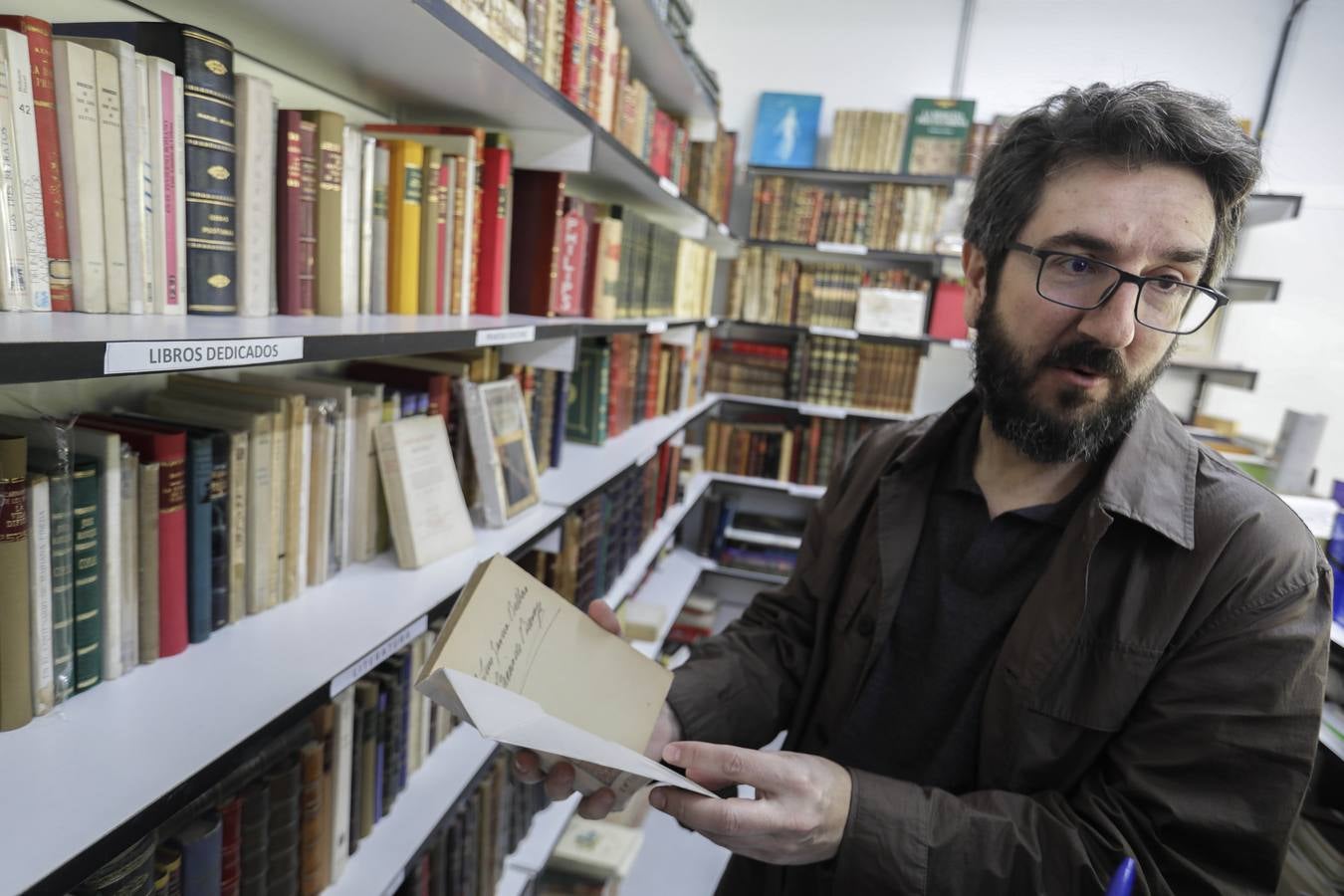 La feria del libro antiguo, en imágenes, en la Plaza Nueva de Sevilla