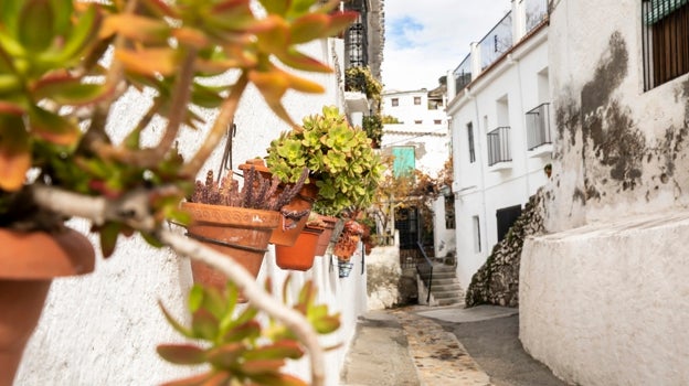 La localidad de Órgiva está plagada de encantadoras calles repletas de paredes encaladas