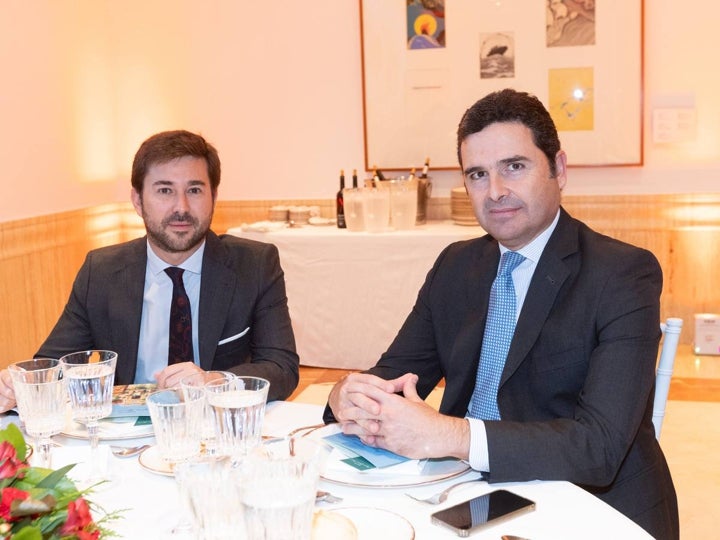 Alejandro Salazar, jefe de Innovación y Marketing Digital de ABC, y Álvaro Rodríguez, director del área de negocio de CaixaBank en Sevilla Nervión y Este