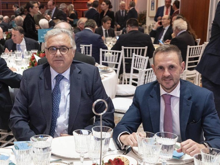 Antonio Yélamo, delegado de Prisa Media, y Máximo Serrano, director del Centro de Empresas Sevilla Nervión de CaixaBank