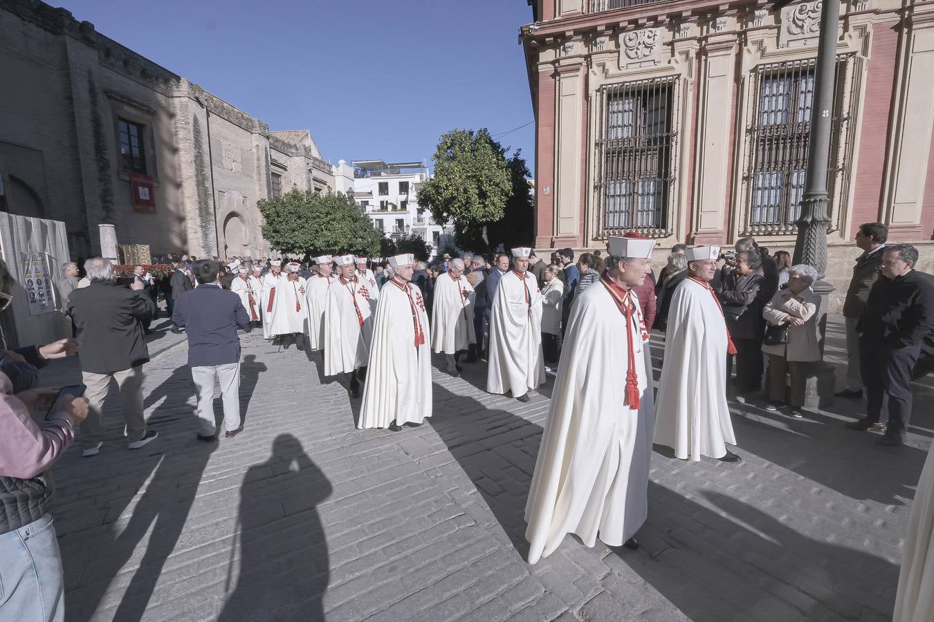 Apertura de la urna de San Fernando, misa y procesión de la espada en la Catedral de Sevilla con motivo de la festividad de San Clemente