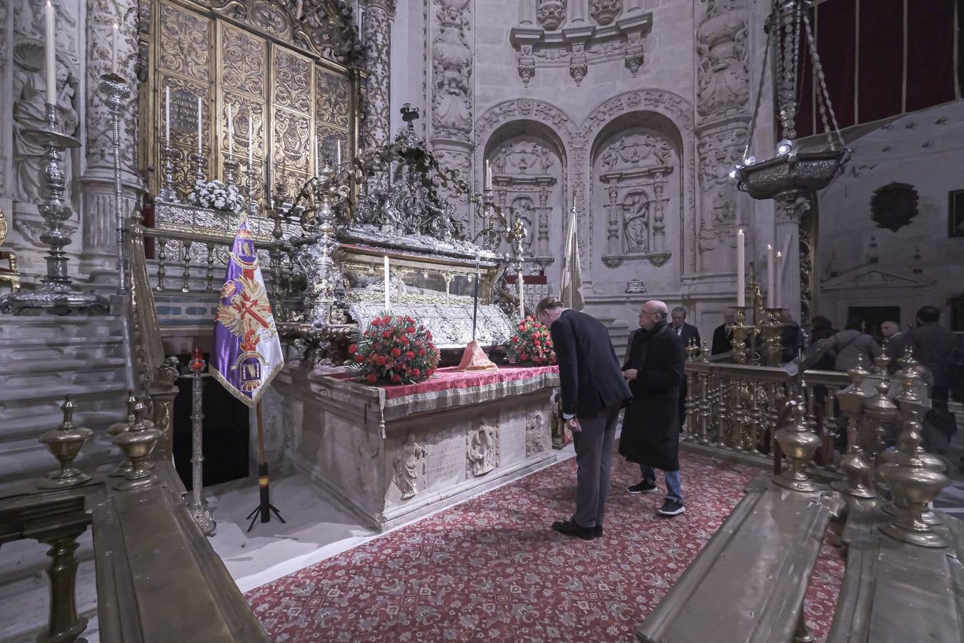 Apertura de la urna de San Fernando, misa y procesión de la espada en la Catedral de Sevilla con motivo de la festividad de San Clemente