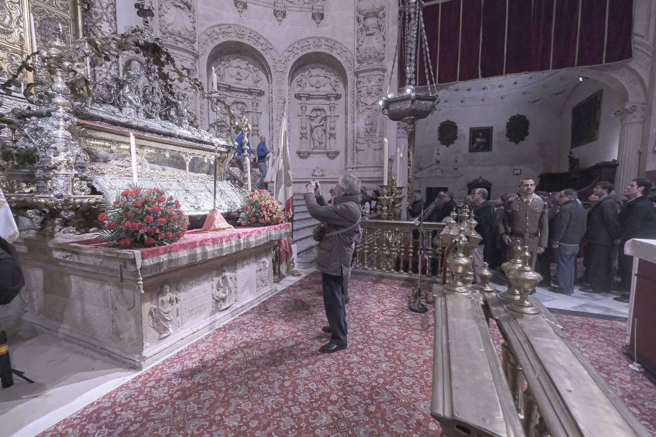 Apertura de la urna de San Fernando, misa y procesión de la espada en la Catedral de Sevilla con motivo de la festividad de San Clemente