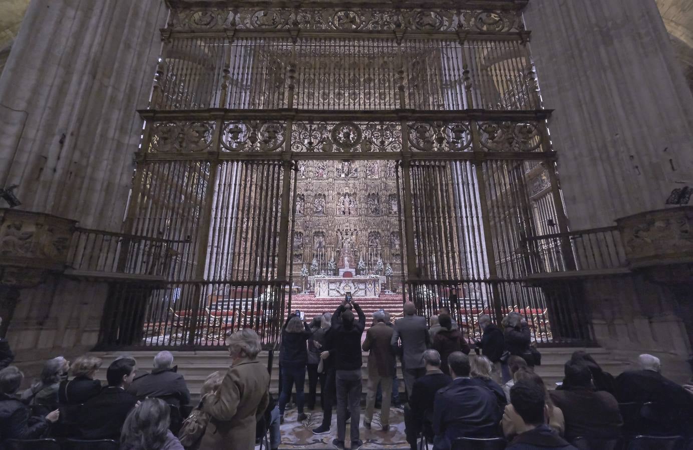 Apertura de la urna de San Fernando, misa y procesión de la espada en la Catedral de Sevilla con motivo de la festividad de San Clemente