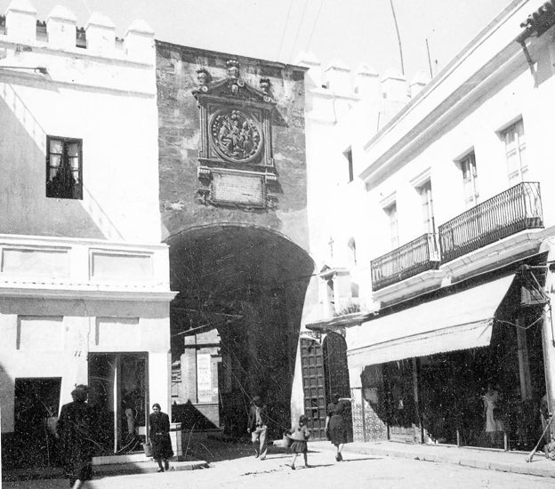 Arco del Postigo sobre la década de 1950