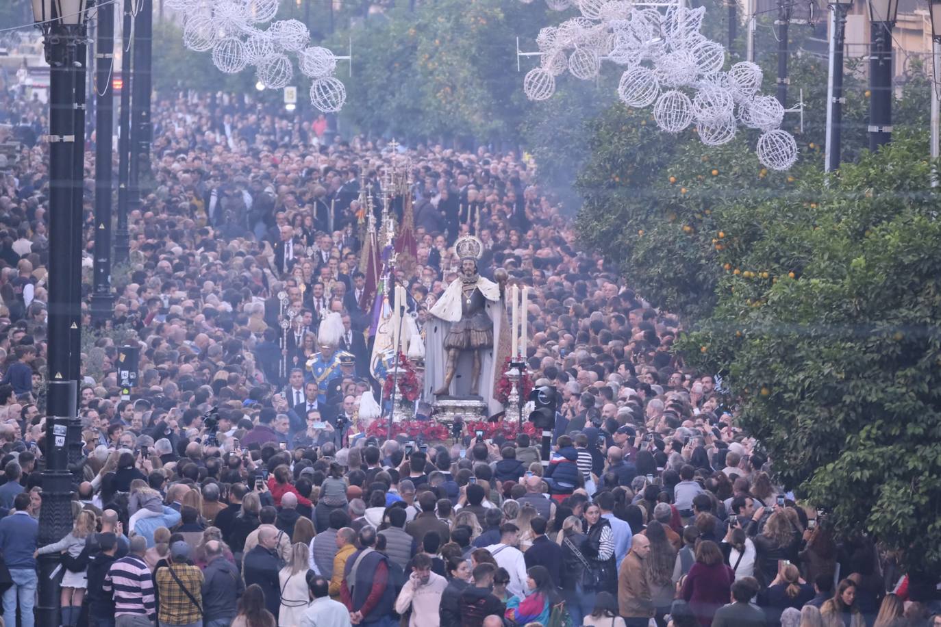 La procesión extraordinaria de la Virgen de Valme y San Fernando recorre Sevilla
