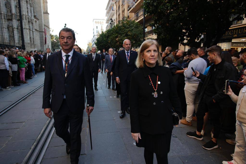 La procesión extraordinaria de la Virgen de Valme y San Fernando recorre Sevilla