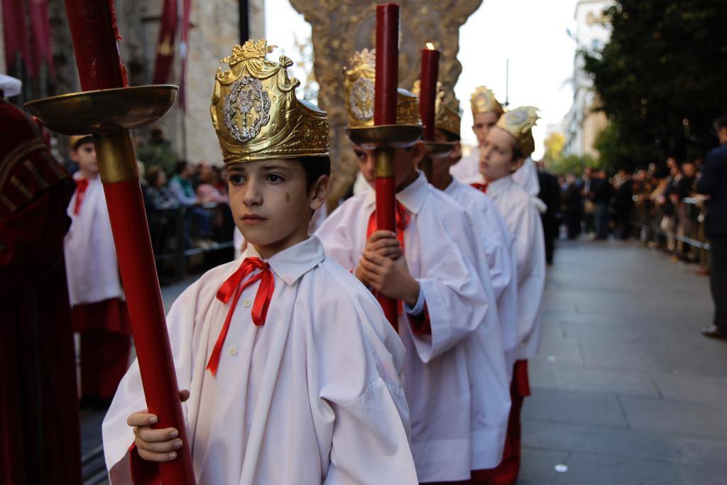 La procesión extraordinaria de la Virgen de Valme y San Fernando recorre Sevilla