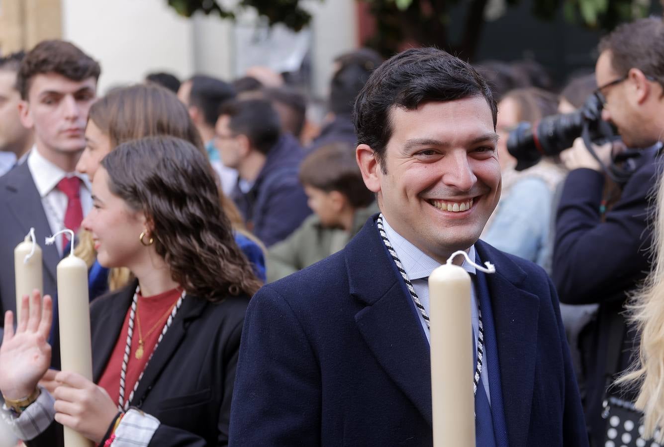 La Virgen del Patrocinio recorre las calles del barrio sevillano de Triana