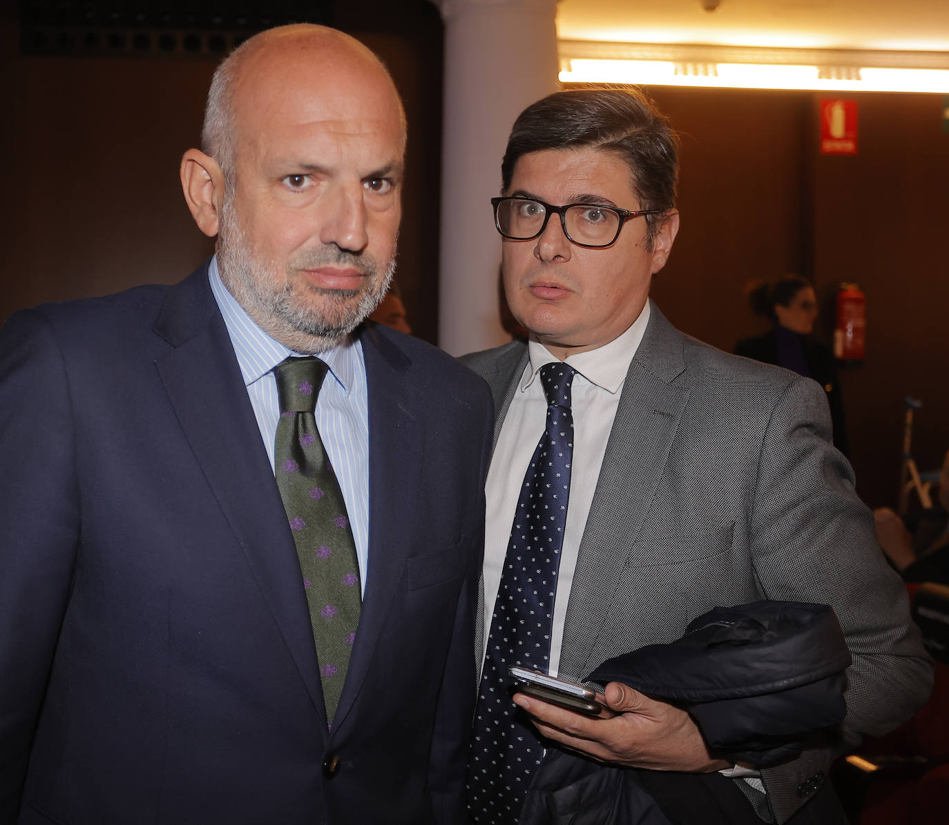 Manuel Alés y Álvaro Pimentel en la presentación del libro fotográfico del diestro