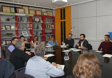 El Ayuntamiento se reúne con vecinos y comerciantes para mejorar la limpieza de Sevilla