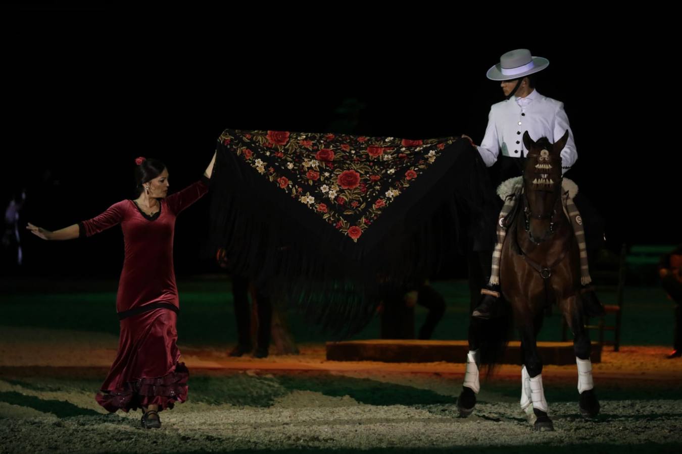 El espectáculo hizo vibrar a la grada durante el primer día del Sicab