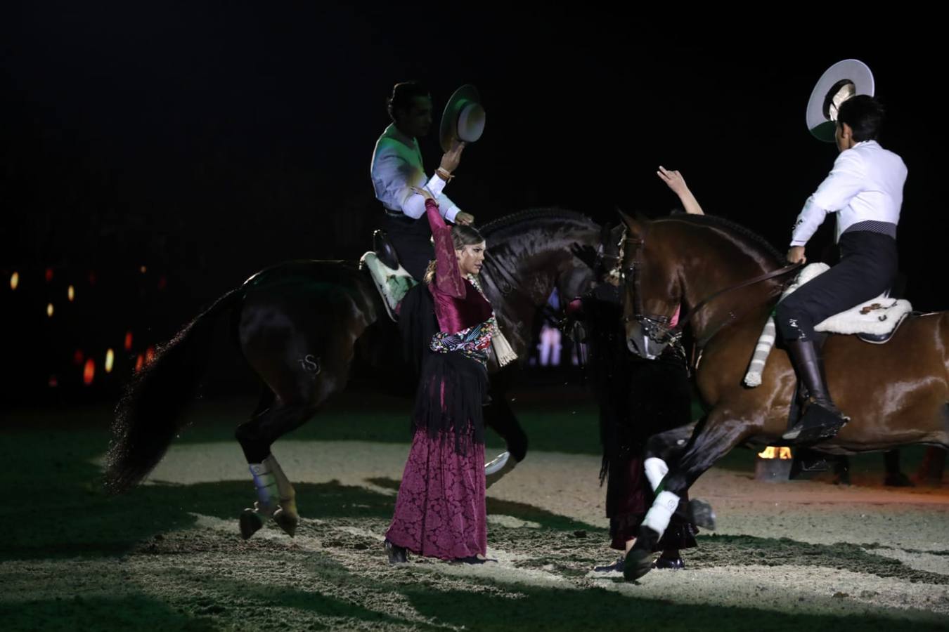 El espectáculo hizo vibrar a la grada durante el primer día del Sicab