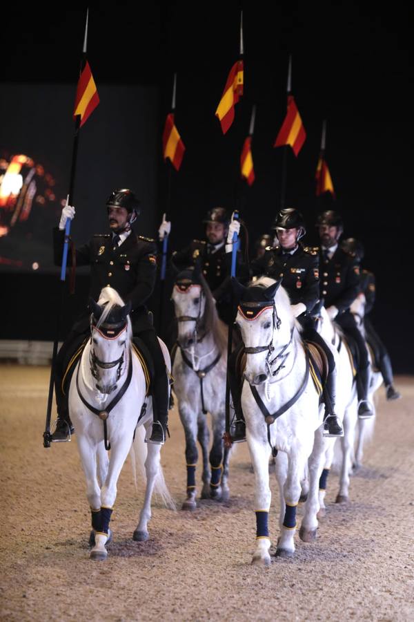 El espectáculo hizo vibrar a la grada durante el primer día del Sicab