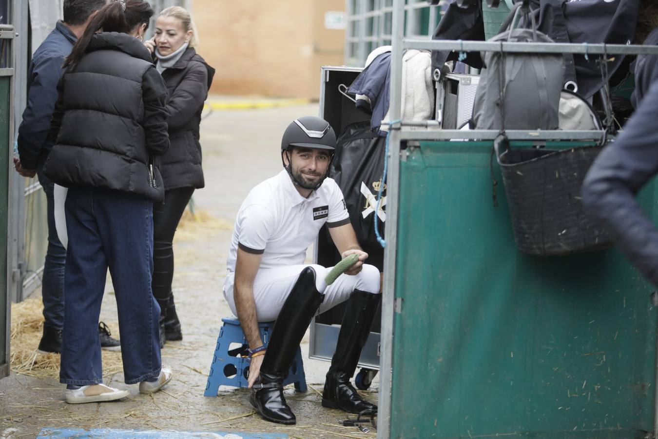Impresionantes ejemplares de caballos de pura raza española, tiendas especializadas y rostros conocidos del sector se ven estos días en Fibes