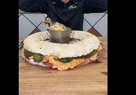 El roscón de reyes de serranito gigante y con premio que se ha hecho viral y está en Alcalá de Guadaira