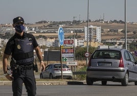 Atropella a un policía en Écija que le perseguía por estar acusado de violar a su propia hija