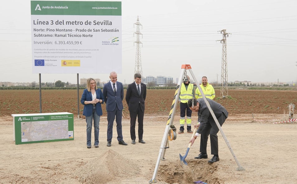 Imagen principal - La primera piedra de la línea 3 del metro de Sevilla, el hallazgo del cadáver de Álvaro Prieto electrocutado entre dos vagones de un tren a un centenar de metros de Santa Justa o la apertura de la Ciudad de la Justicia de Sevilla en Palmas Altas han sido algunas de las fotos de 2023