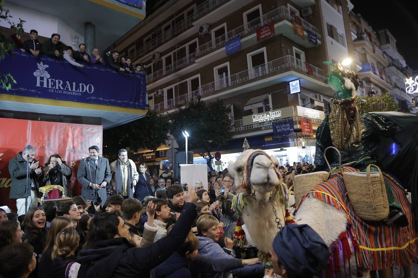 El barrio de Los Remedios se echó a la calle para acompañar al Heraldo en su visita a la ciudad