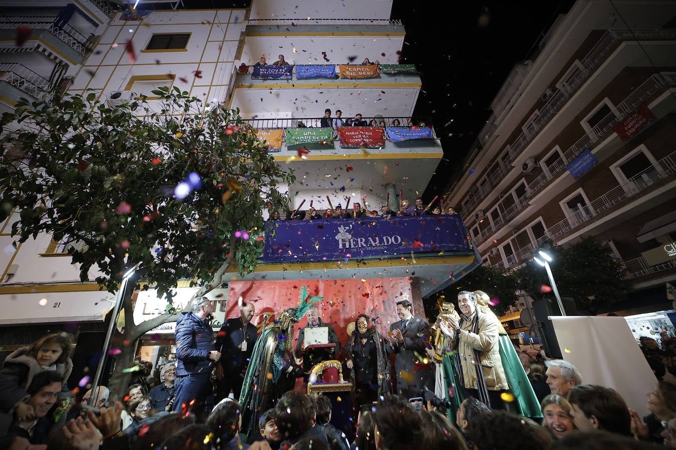 El barrio de Los Remedios se echó a la calle para acompañar al Heraldo en su visita a la ciudad