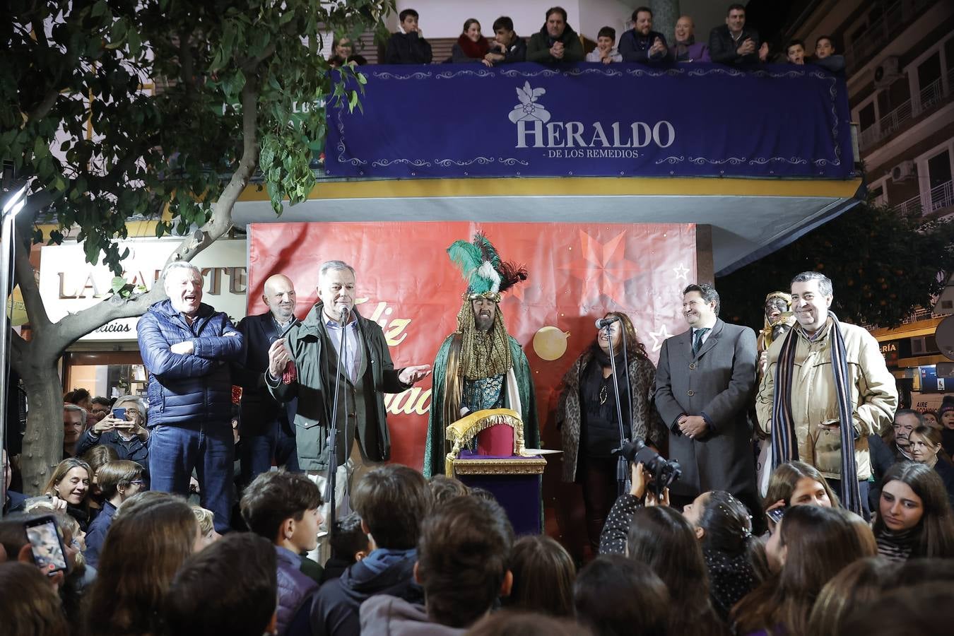 El barrio de Los Remedios se echó a la calle para acompañar al Heraldo en su visita a la ciudad