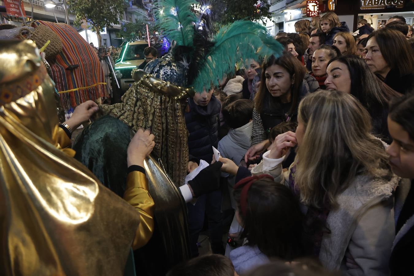 El barrio de Los Remedios se echó a la calle para acompañar al Heraldo en su visita a la ciudad