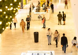 ¿Qué supermercados y centros comerciales abren el 1 de enero en Sevilla? Estos son los horarios para el día de Año Nuevo