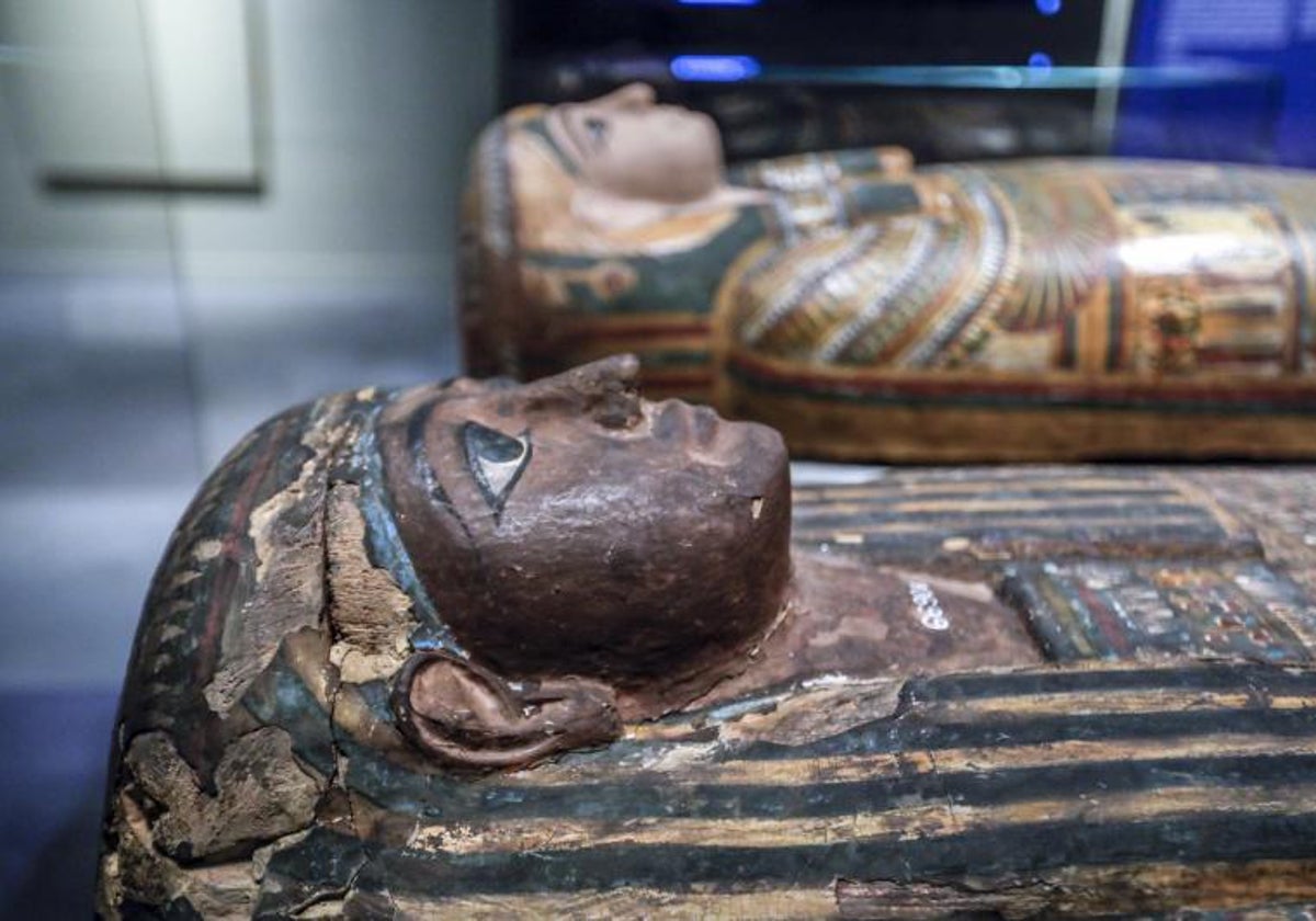 Dos sarcófagos que formaban parte de la exposición 'Momias de Egipto'