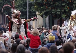 Triana sale a la calle para recibir al heraldo de los Reyes Magos